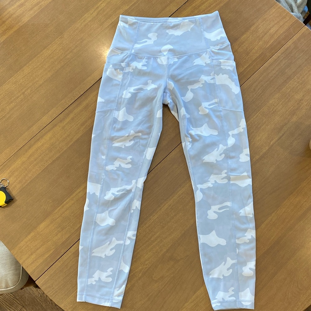 Yogalicious grey & white camo design.  Size Small